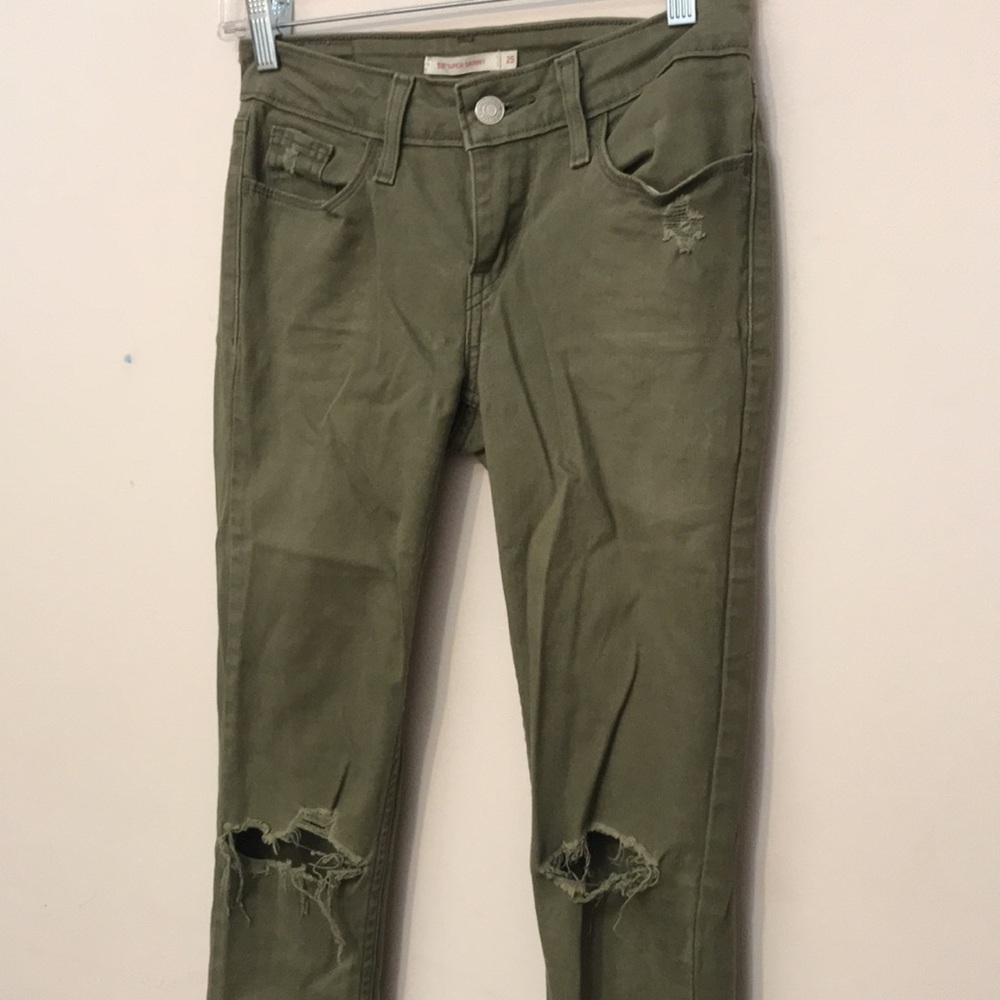 *LAST CHANCE TO PURCHASE*  Distressed Levi jeans 535 - Picture 2 of 7